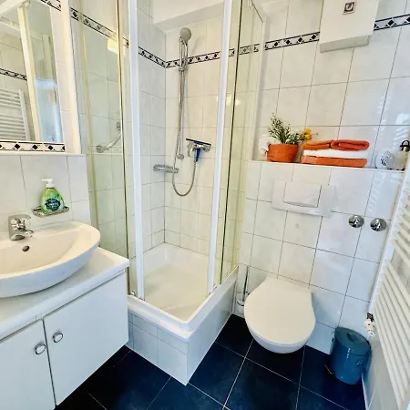 Haus Vier Freunde, Gabor *